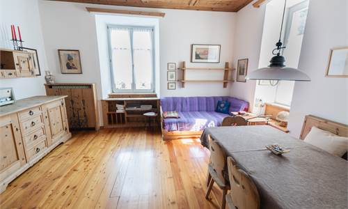 ZONA VIA CADORNA: TRILOCALE IN CASA STORICA CON GIARDINO