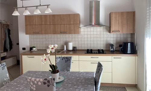 ZONA RESIA:  BILOCALE CON CUCINA E GRANDE TERRAZZA