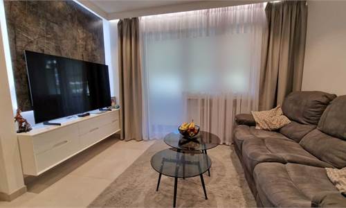 MASO DELLA PIEVE: ACCOGLIENTE TRILOCALE CON AMPI BALCONI