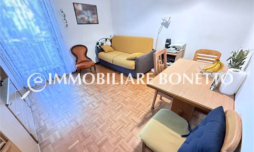 GRIES ALTA: MONOLOCALE CON CUCINA SEPARATA E TERRAZZO