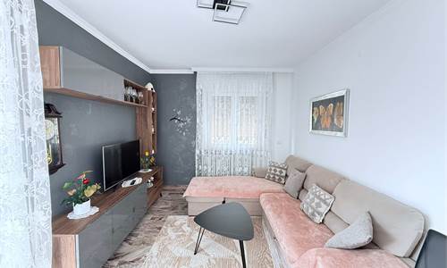 VIA DELLA VISITAZIONE: TRILOCALE AMPIO E INTERNO