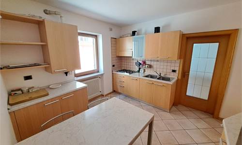 SALORNO: TRILOCALE IN PICCOLO CONDOMINIO
