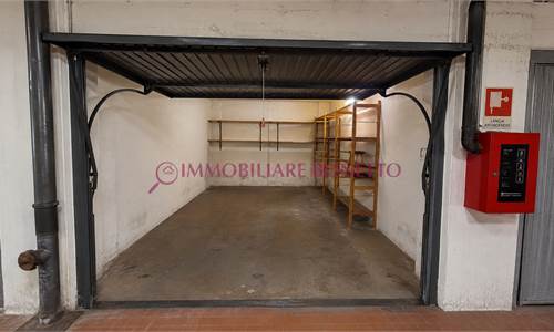 ZONA VIA MAX VALIER: AMPIO GARAGE IN VENDITA